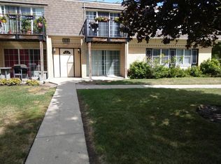 1111 Pleasant Run Dr APT 903, Wheeling, IL 60090