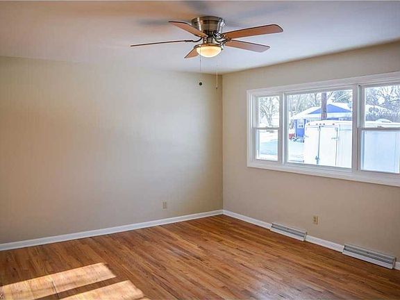 3rd image of 87 Eliot Ln