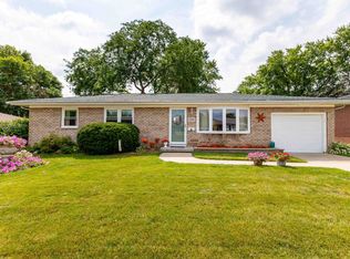 1230 Altura Dr, Dubuque, IA 52001
