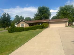 1001 E Cottonwood Ln, Dexter, MO 63841