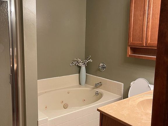 4th image of 195 Rolling Meadows Dr