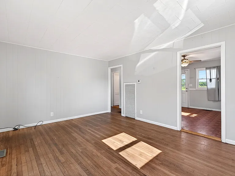 45 Robert St — Photo 6