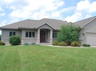 N898 Club Circle Dr, Prairie Du Sac, WI 53578