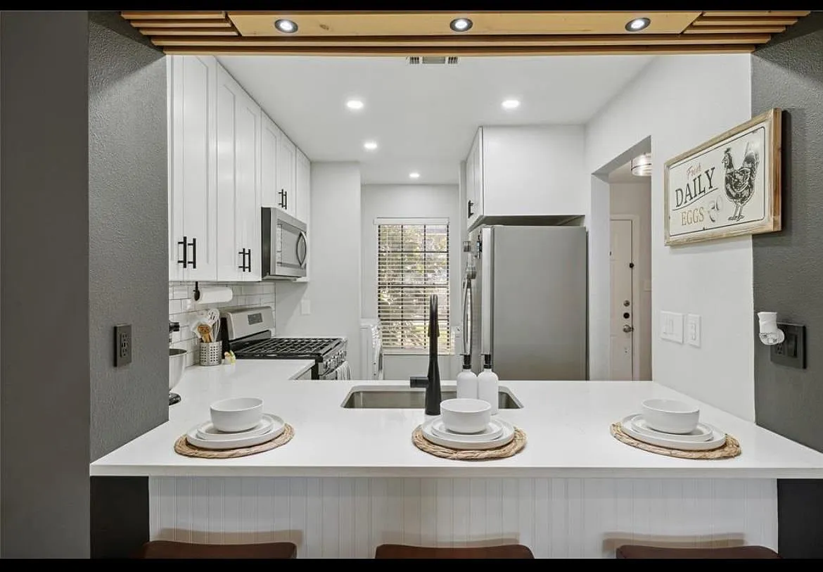 2 bed, 2.5 bath, 1041 sqft, $2,000 — Photo 3