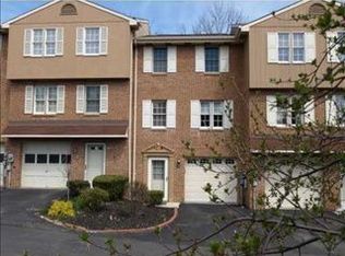 42 Hennig Dr, Pittsburgh, PA