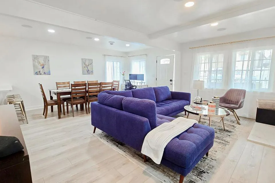 4383 Van Dyke Ave