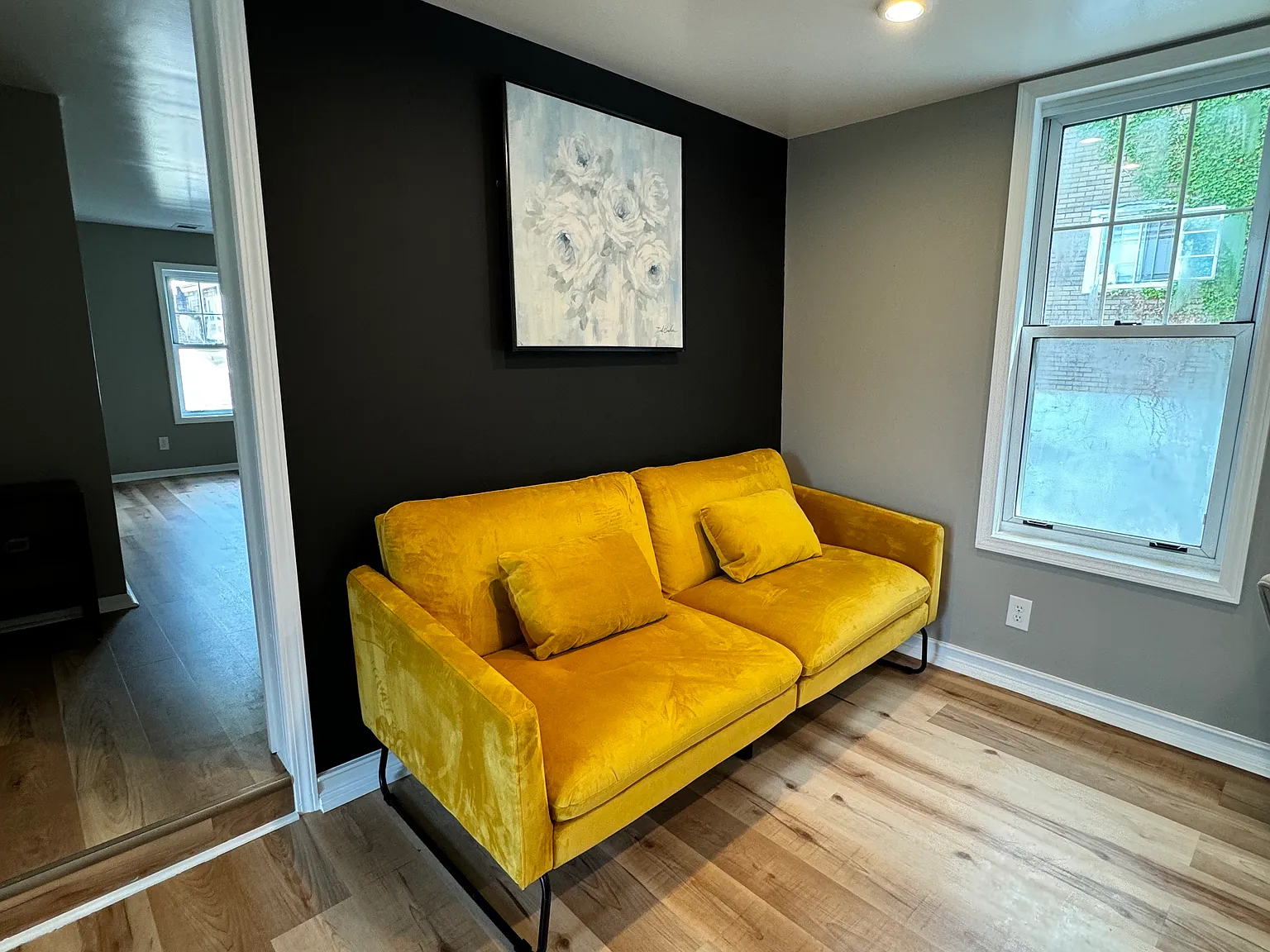 3 bed, 1000 sqft, $1,600 — Photo 1