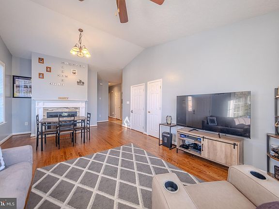 3rd image of 327 Lora Dr