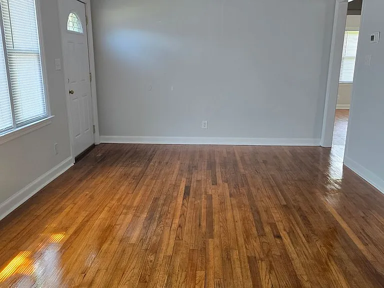 300 Mary Scott Dr — Photo 4