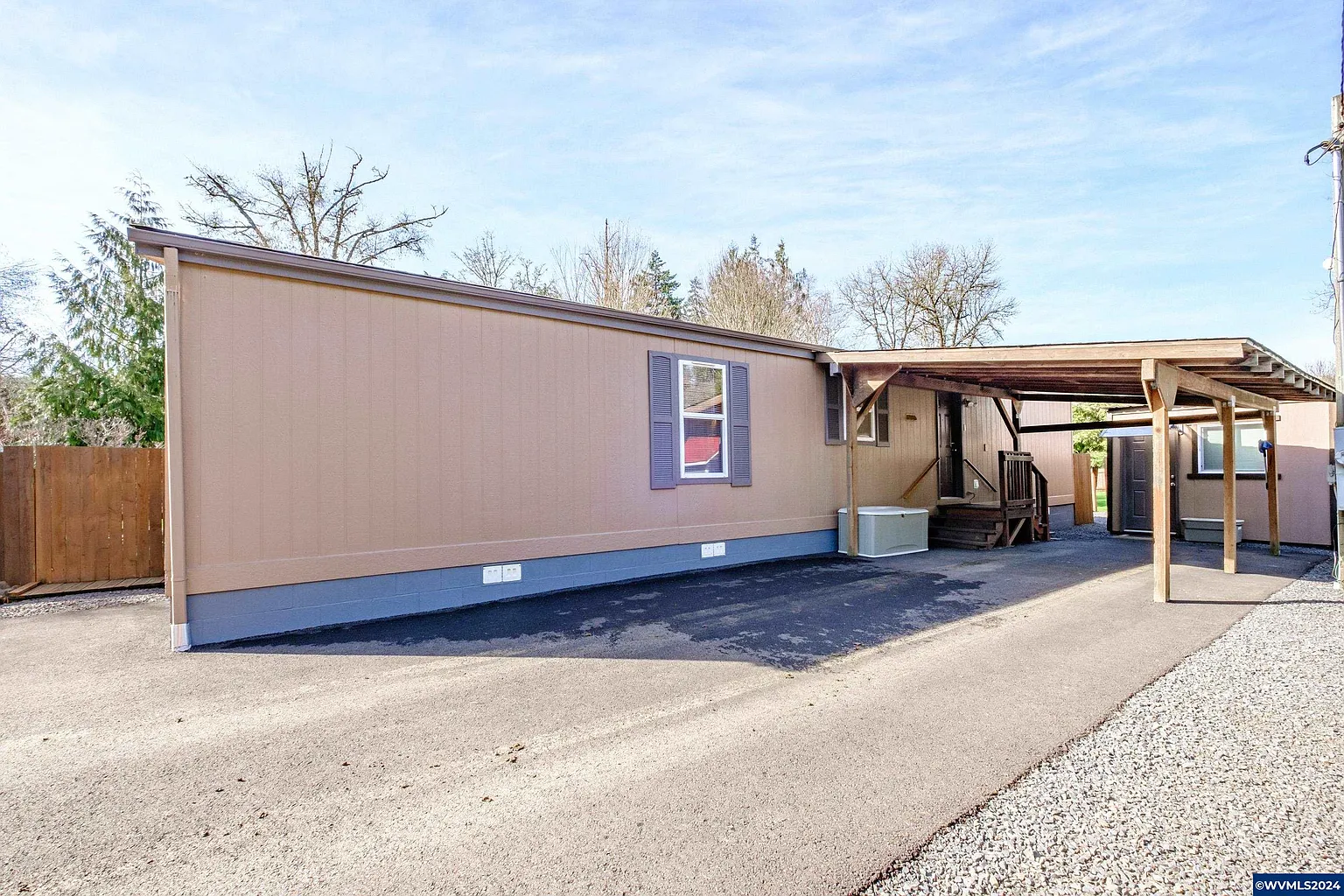530 Surrey Ln photo 1