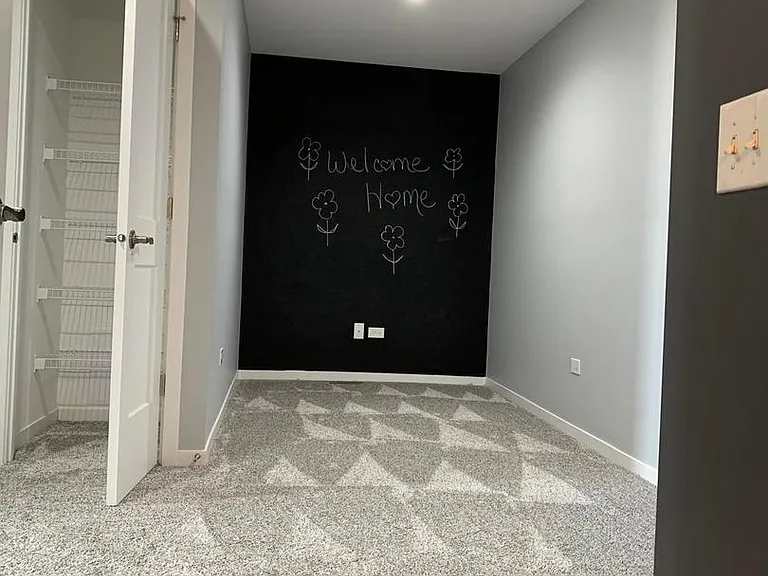 906 Gillespie Ln — Photo 14