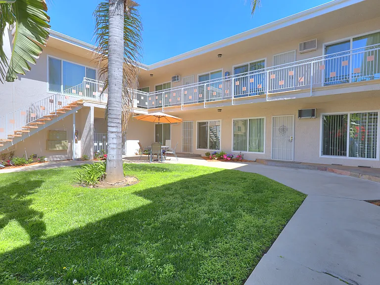 4808 Riverton Ave #7 — Photo 2