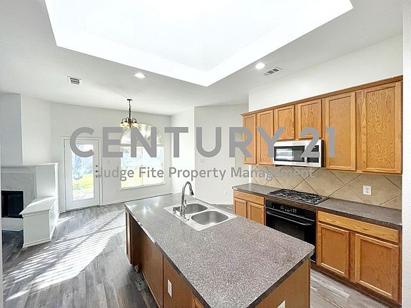 4th image of 10519 Robincreek Ln