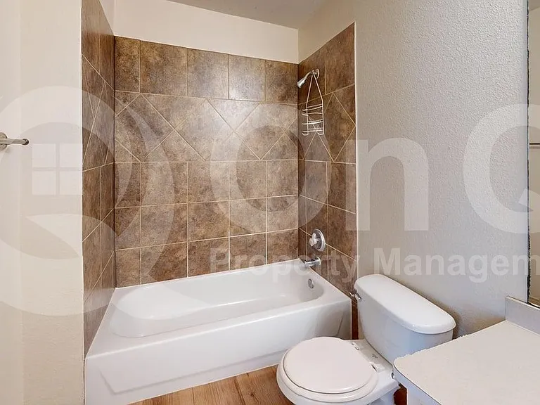2335 N Elm St #1 — Photo 15
