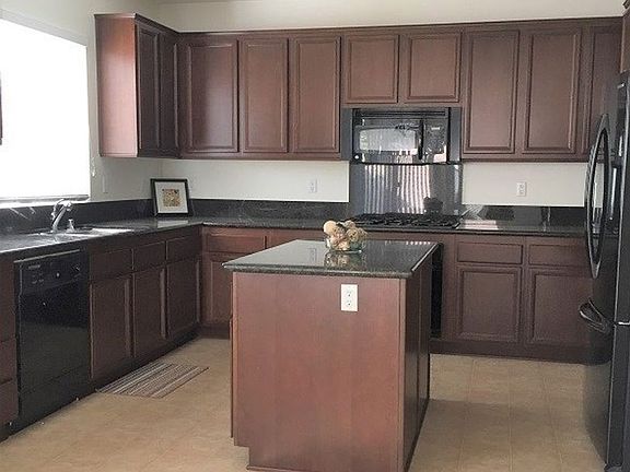 2nd image of 16043 Begonia Ave