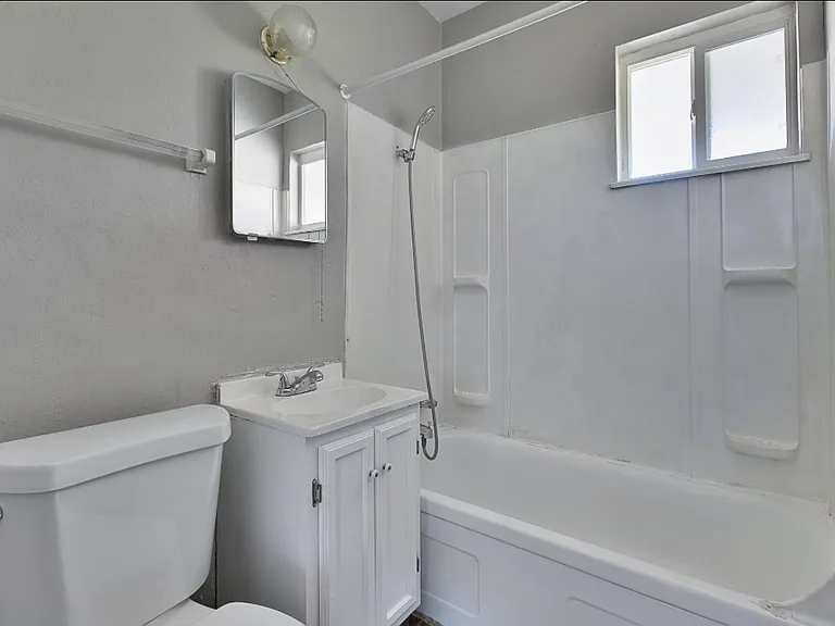 474 E Norwich Ave — Photo 17