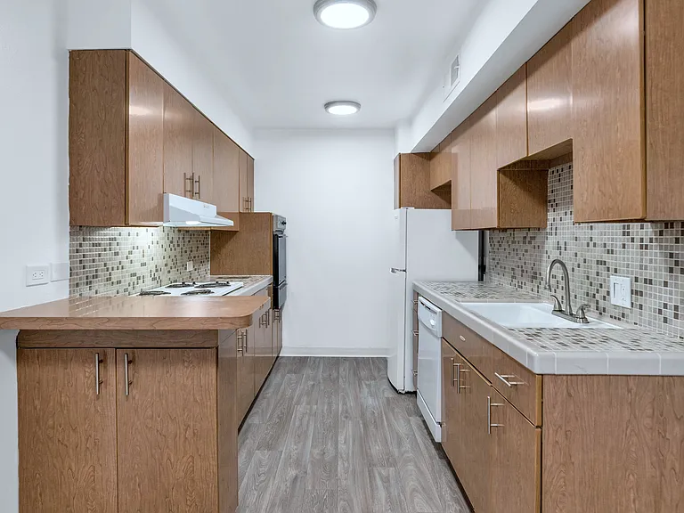 The Phoenix Apartments on 6th Avenue — Photo 5