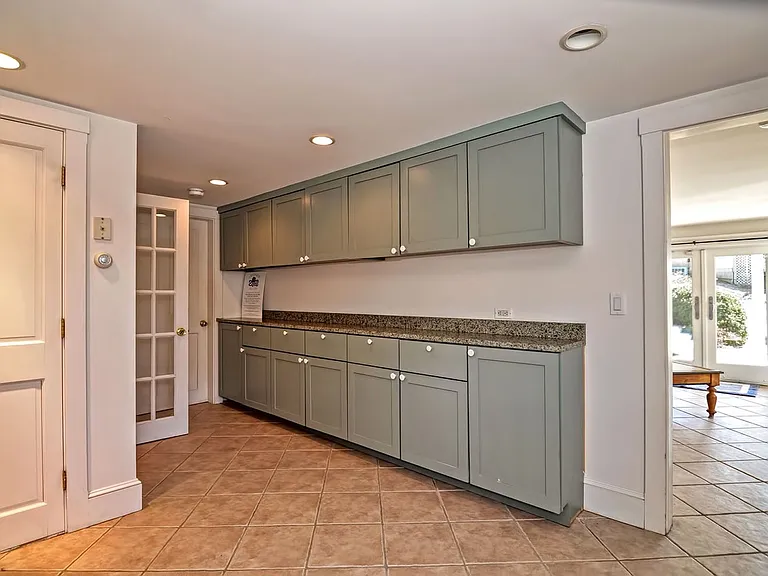 660 Washington St — Photo 13