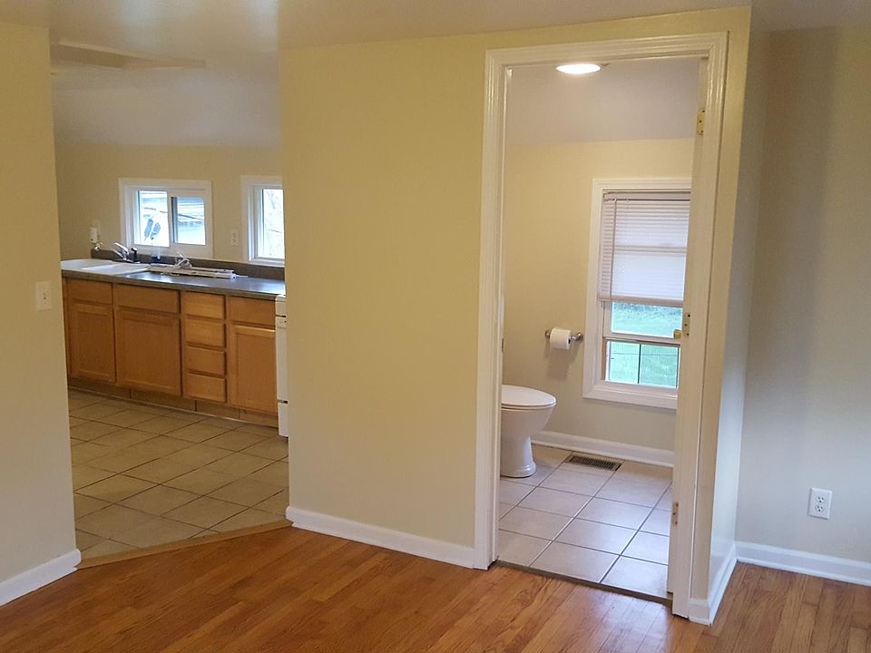 2nd image of 502 1/2 W Blackman St