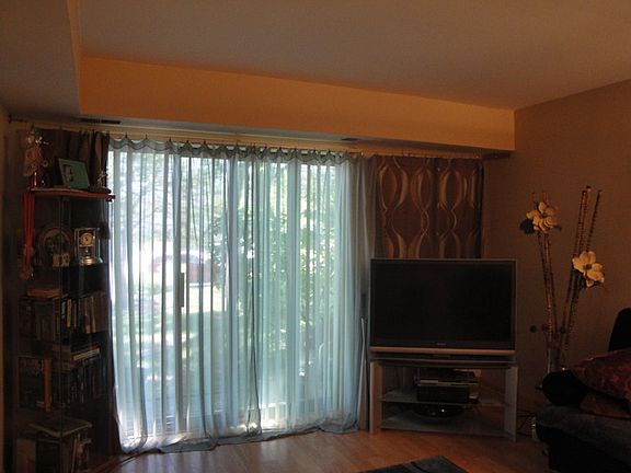 4th image of 941 Commonwealth Ct APT 1