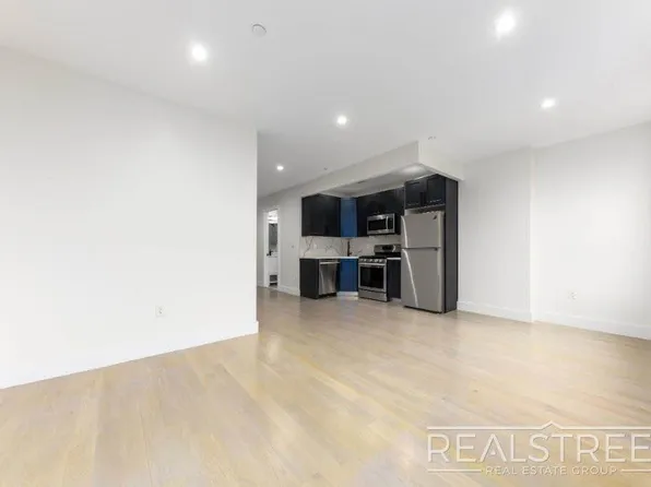 645 Knickerbocker Avenue image 5 of 9