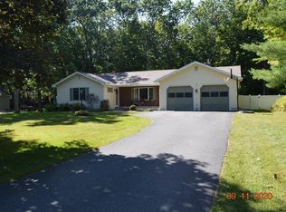 26 Pinion Pine Ln, Queensbury, NY 12804