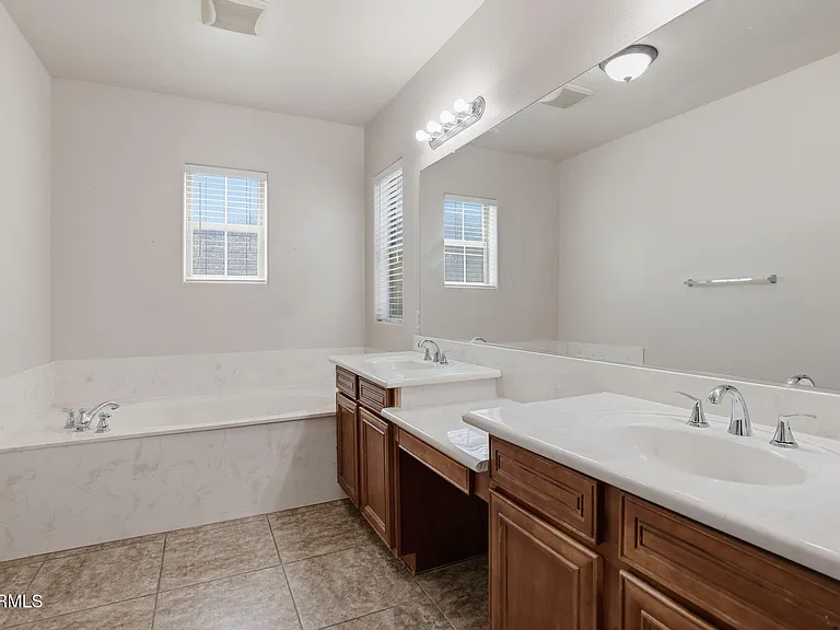 15372 W Dahlia Dr — Photo 24