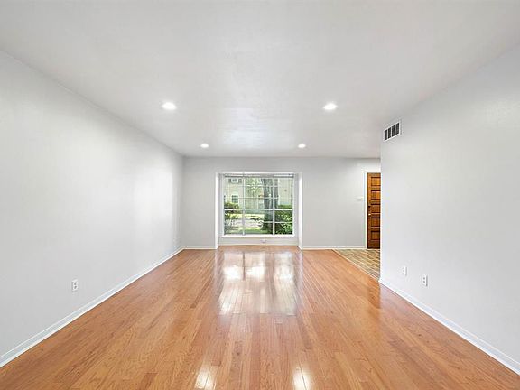 5th image of 12913 Trail Hollow Dr