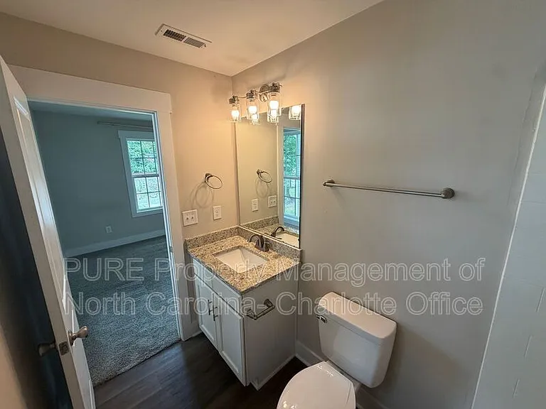 1204 W Airline Ave — Photo 15