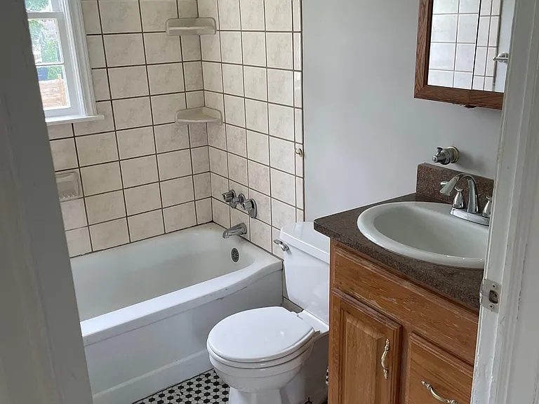 829 Everett Pl — Photo 9