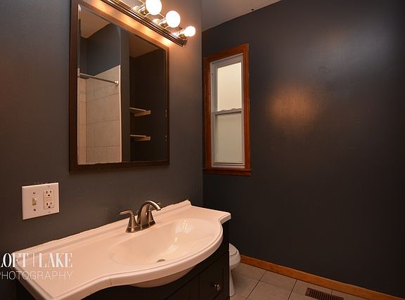 3rd image of 1811 N Francisco Ave APT 1