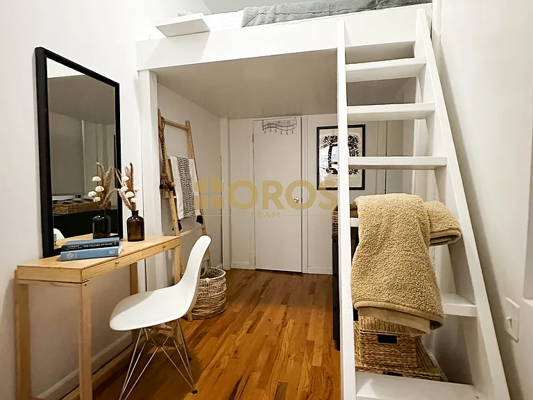 217 E 10th St #1 — Photo 9