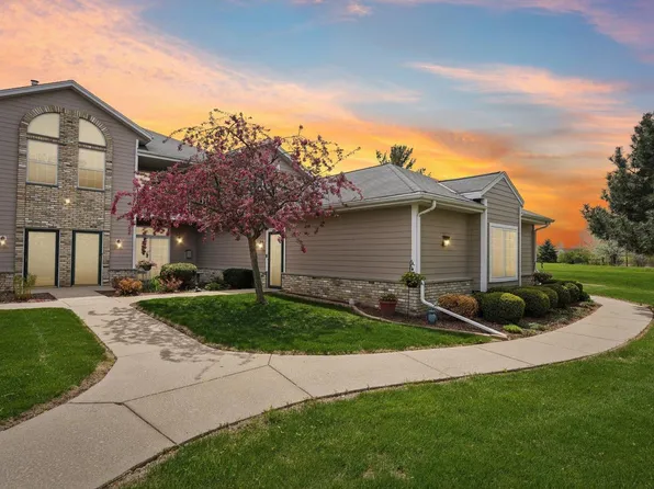 1046 River Place BOULEVARD #8, Waukesha, WI 53189