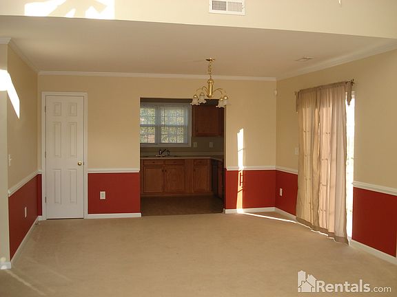 4th image of 327 Glenlea Ln