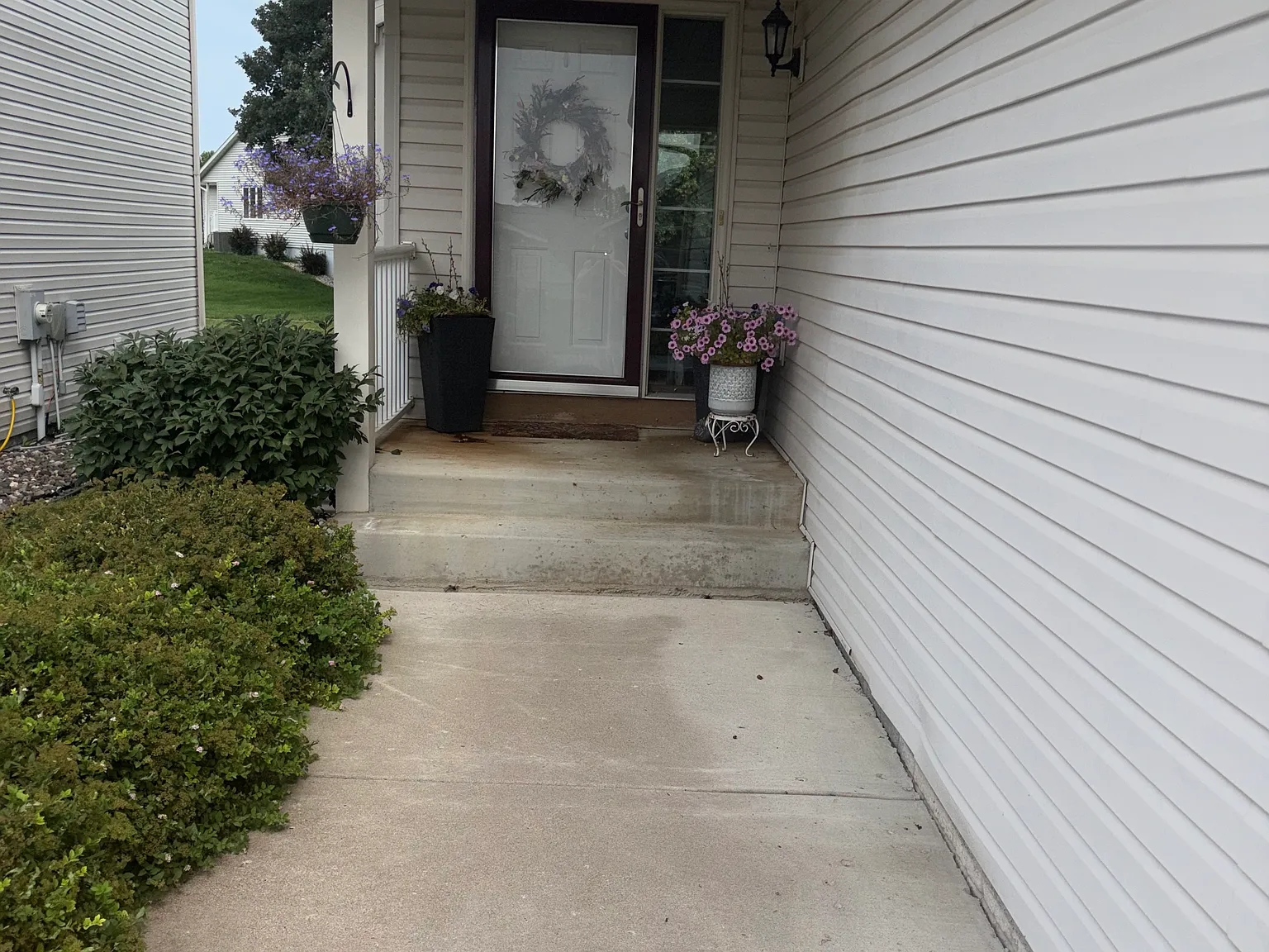 3 bed, 1454 sqft, $2,200 — Photo 1