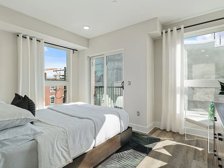 East Main Manayunk Apartments — Photo 15