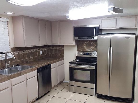 3rd image of 3007 Beechwood St