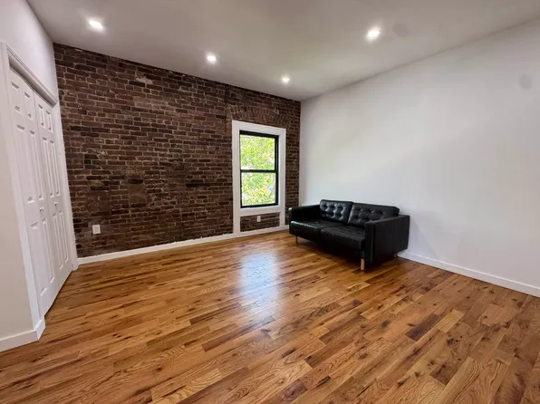 128 Montague Street image 1 of 6