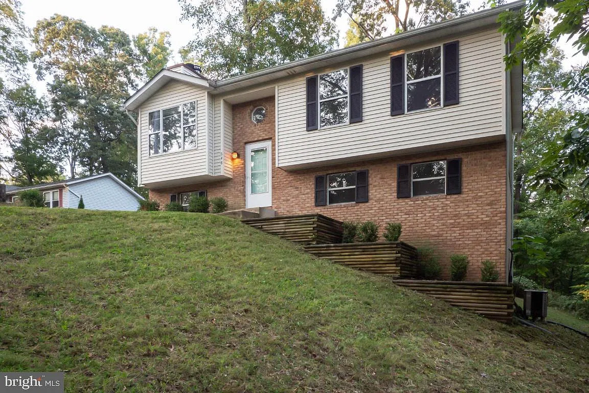 3 bed, 1756 sqft, $2,400 — Photo 1