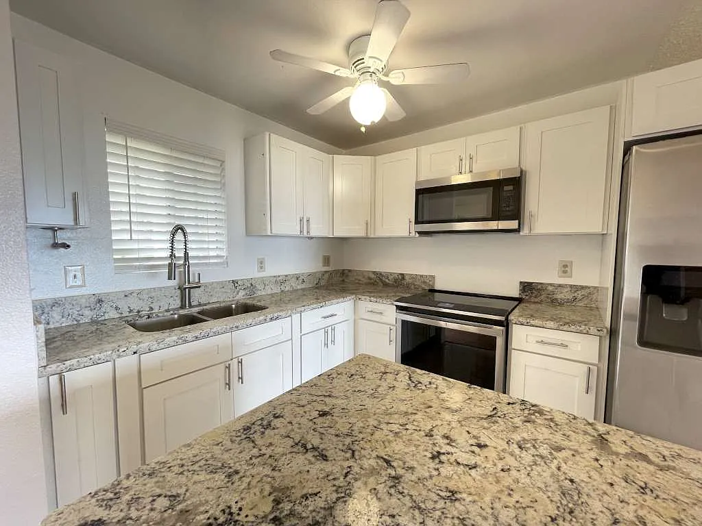 2 bed, 760 sqft, $2,500 — Photo 1