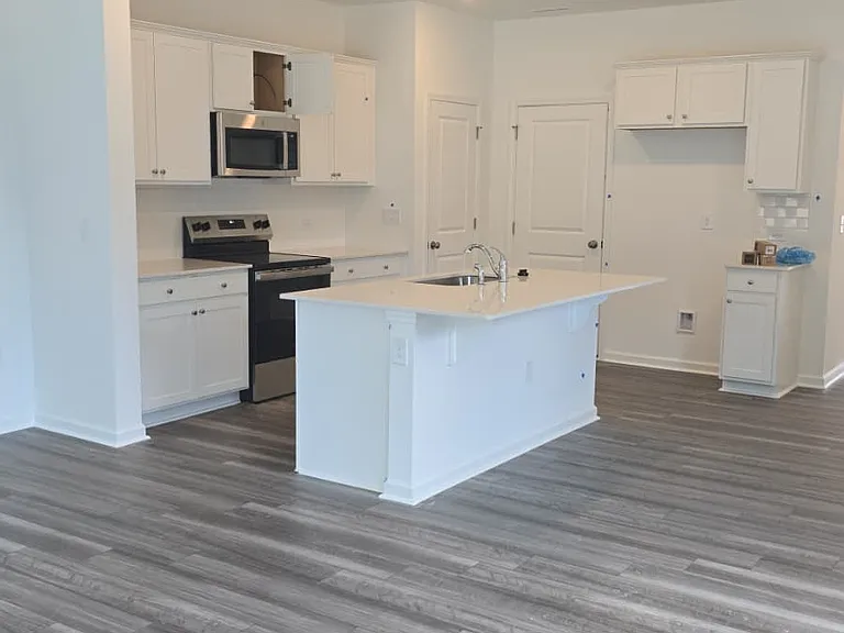 525 Fran Dr — Photo 2