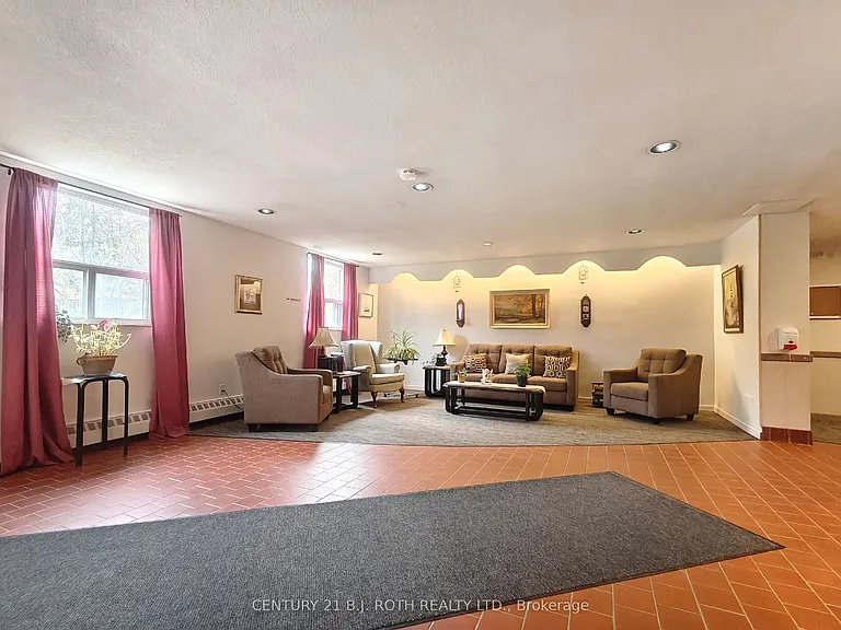 90 Holgate St #406 — Photo 9