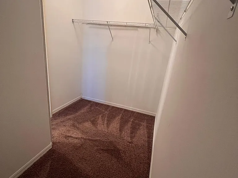 walk-in-closet