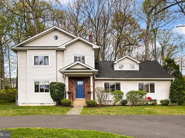 2721 Oldewood Dr, Falls Church, VA 22043