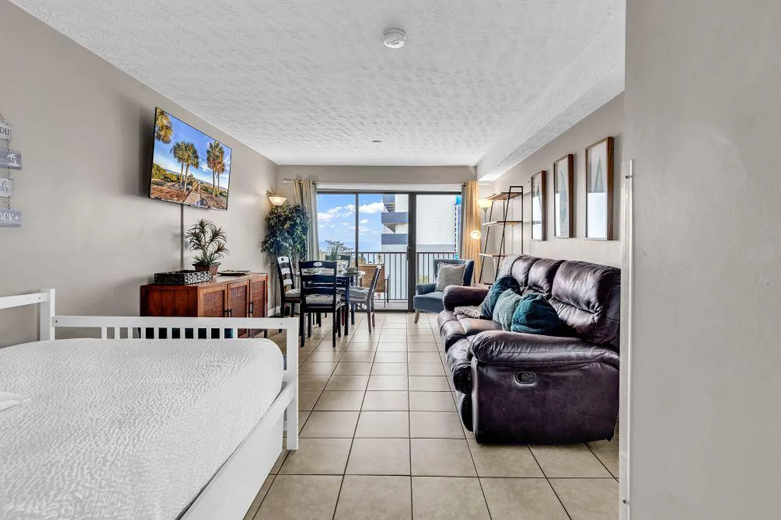 2 bed, 2.0 bath, 818 sqft, $3,710 — Photo 1
