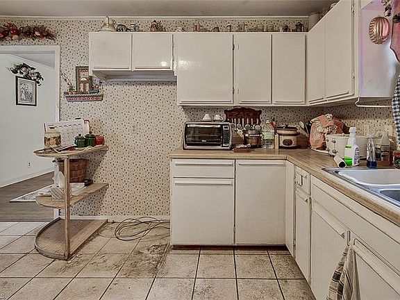 5th image of 507 E Presnell St