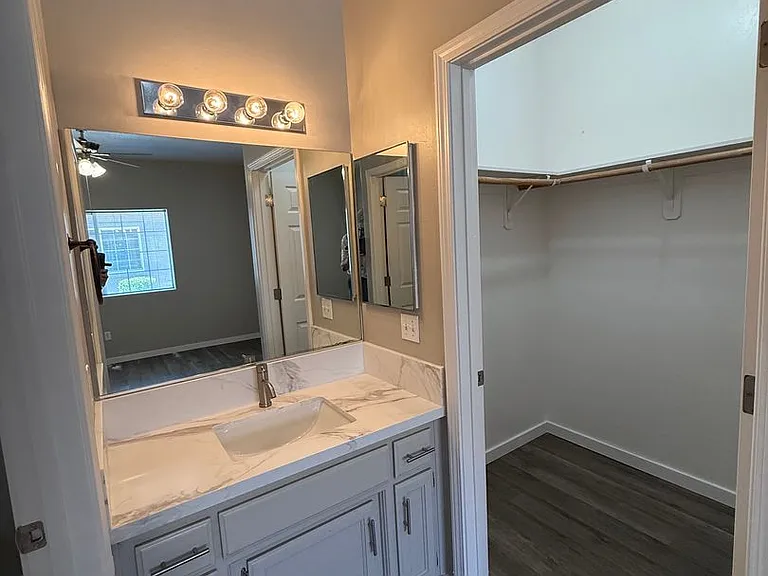 Yellow Meadow Ct 548 — Photo 23