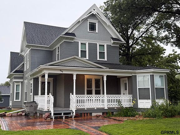 2nd image of 600 W 9th St