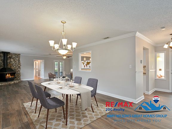 3rd image of 4570 Malik Cres