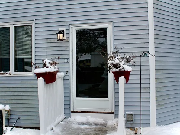 325 Mammoth Rd APT 10, Lowell, MA 01854